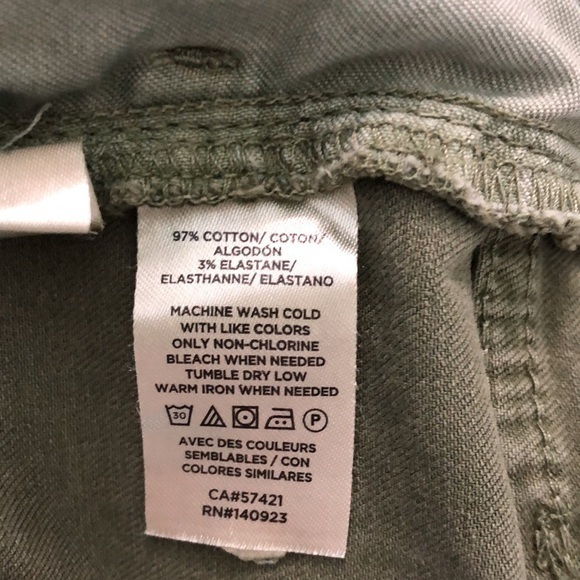 LOFT Curvy High Waist Skinny Crop Jeans with Frayed Hem‎ in Garden Green - Picture 9 of 9